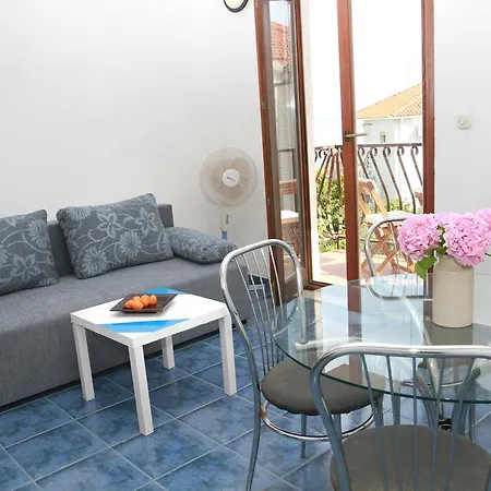 Apartments Sanader Apartment *